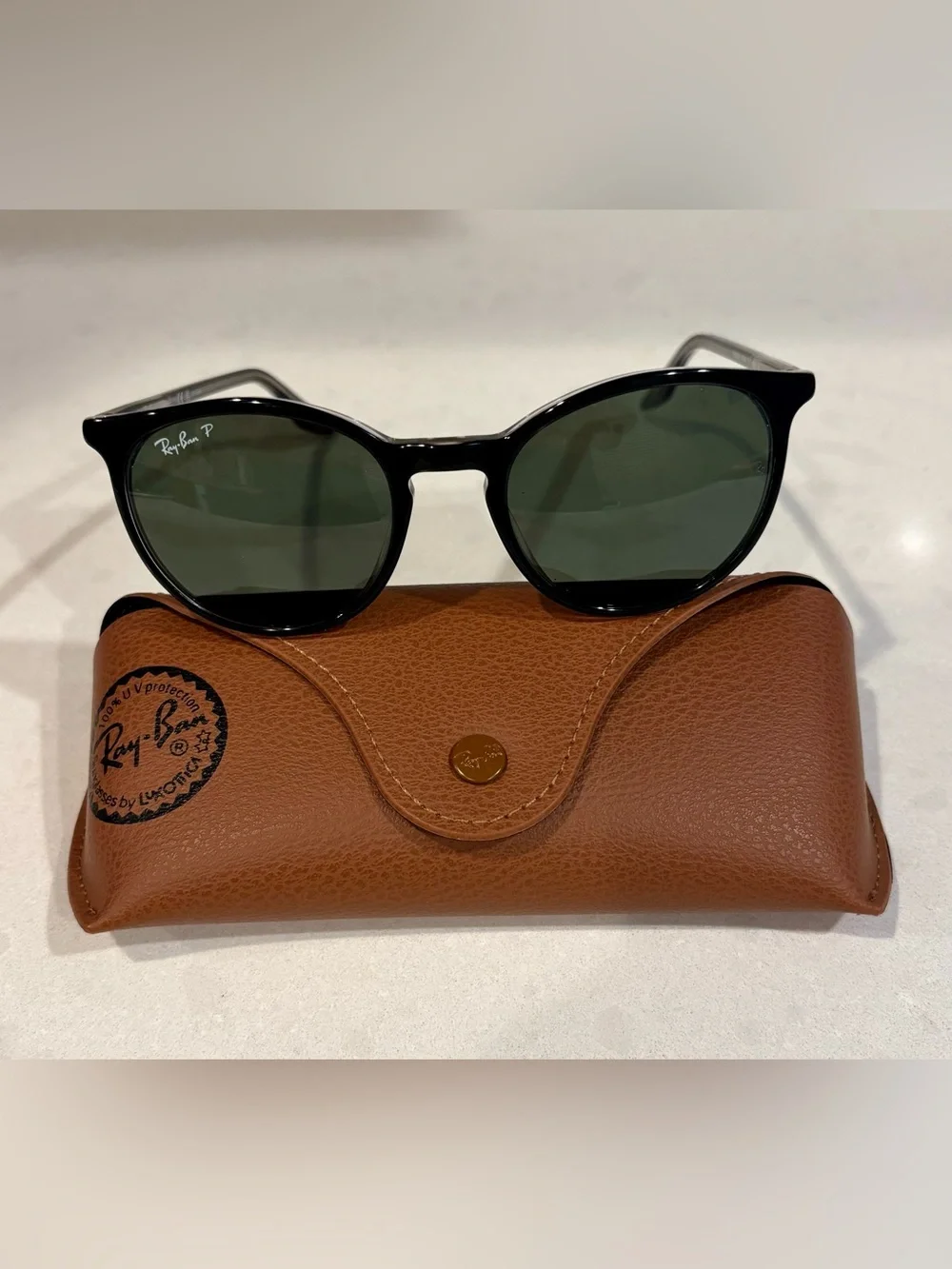 Ray-Ban Black Frame with Dark Green Lenses Women's Sunglasses. New